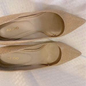 Shiny gold shoes with purse